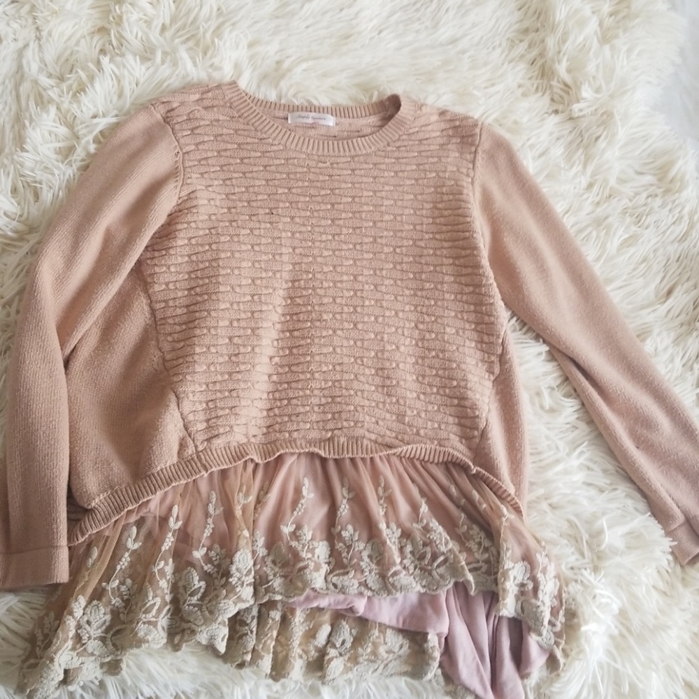 Sweater w lace underlining
